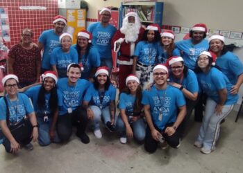 Voluntários da Braskem distribuem presentes para mais de 500 crianças no distrito de Passé, em Candeias