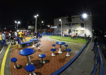 Prefeitura entrega cinco praças em Cajazeiras XI e chega a 523 novos equipamentos desde 2021