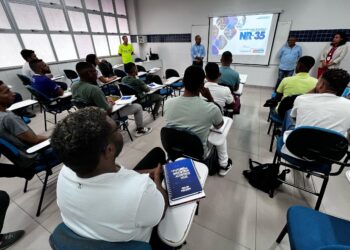 Cursos profissionalizantes formam moradores de Camaçari e Dias d’Ávila para atuarem na área industrial