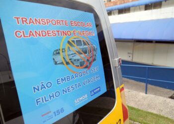 Semob realiza ação especial para coibir o transporte escolar clandestino na capital baiana