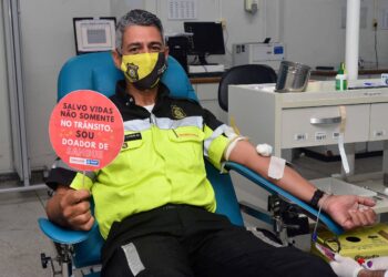 Agentes da Transalvador participam de mutirão de doação de sangue na Fundação Hemoba nesta terça (26)