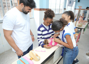 Parceria entre escola municipal no Cabula e Ufba reúne alunos e professores em atividades científicas