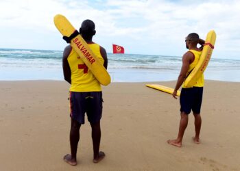 Salvamar faz orientações para soteropolitanos e turistas nas praias após o Carnaval