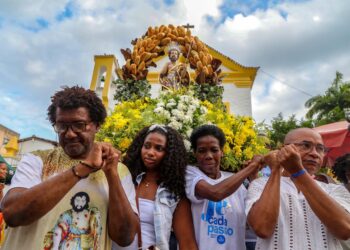 Com missas e procissão, soteropolitanos celebram São Lázaro, protetor dos enfermos