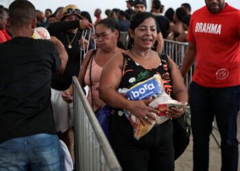Ambulantes de Salvador recebem treinamento, cestas básicas e kits de autocuidado