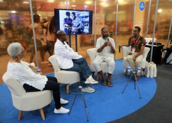 Desfile do Cortejo Afro e debate sobre identidade negra marcam quarto dia da Bienal do Livro Bahia