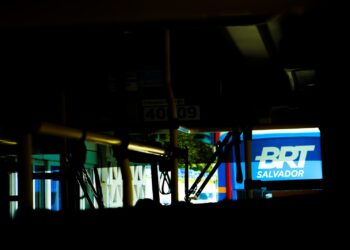 BRT Salvador testa ferramenta de audiodescrição para passageiros com deficiência visual