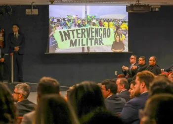 STF tem maioria para tornar Bolsonaro 1° ex-presidente réu por golpe