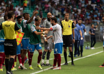 Bahia vence o Barcelona com gols de Everton Ribeiro e Ratão