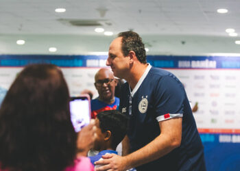 Assista coletiva do técnico Rogério Ceni