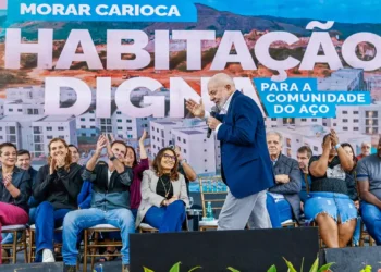 Lula critica interrupção de programas sociais em governos anteriores