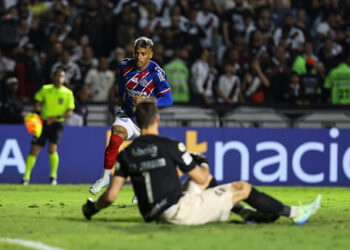 Bahia sofre apagão no primeiro tempo, tenta recuperação, mas perde para o Vasco