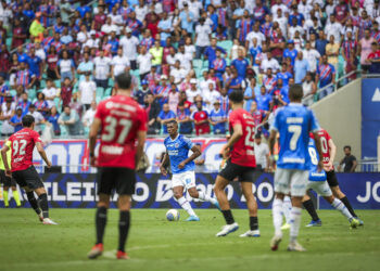 Dos males, o menor: Burocrático, Bahia sofre para empatar com o Athletico