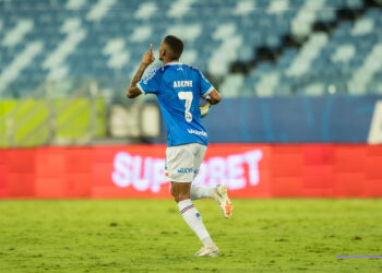 Sai, inhaca! Mesmo jogando mal, Bahia vira em cima do Cuiabá