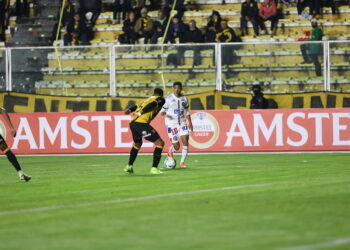 Com um a mais, Bahia é melhor mas estreia com empate na Libertadores