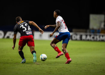 Em noite tensa, Bahia vence o Boston e vai à fase de Grupo da Libertadores