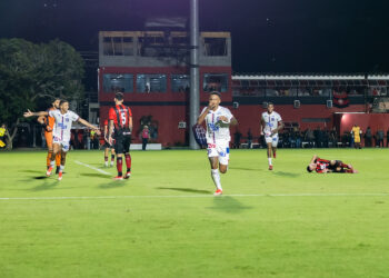 Bahia assina em definitivo com atacante Kayky