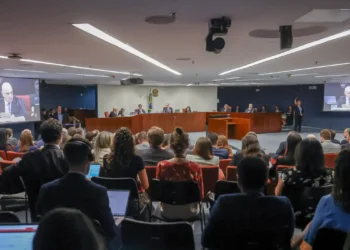 STF encerra primeiro dia do julgamento de Bolsonaro e aliados