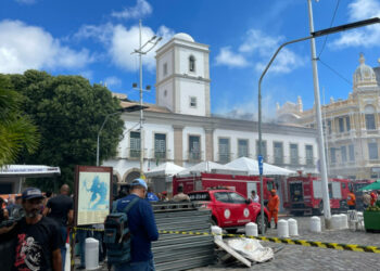 Debelado incêndio que atingiu parte da Câmara de Salvador