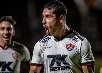 Vitória atropela o Atlético, em Alagoinhas, e fica próximo da final do Baianão