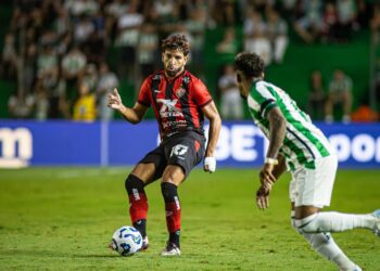 Vitória estreia no Brasileirão com derrota para o Juventude, no Alfredo Jaconi