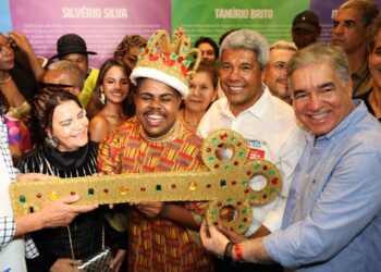 Com apoio do Governo do Estado, primeiro dia da Micareta de Feira leva multidão às ruas