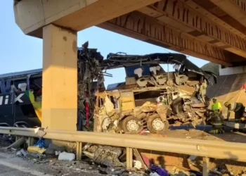 SP: acidente com ônibus mata 10 pessoas e fere 42