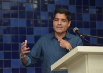 ACM Neto ironiza proposta de Caetano para segurança de Camaçari