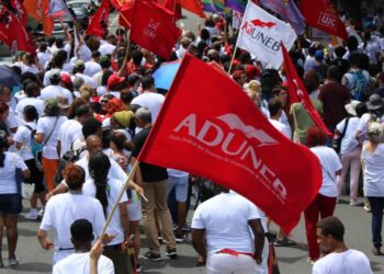Comunidade acadêmica da UNEB faz manifestação em defesa da educação pública, nesta terça (15)