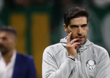 Clube do Qatar aciona Fifa contra Abel Ferreira por “descumprimento” de pré-contrato