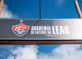Com a presença de torcedores, Vitória inaugura Academia do Leão