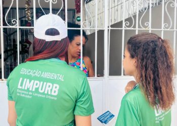 Limpurb percorre ruas do Bonfim para conscientização sobre descarte irregular de lixo