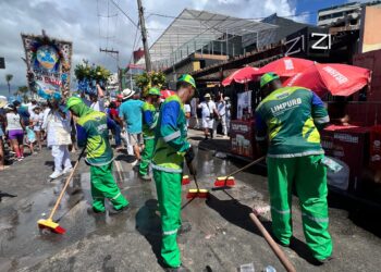 Limpurb coleta mais de 77 toneladas de resíduos na Festa de Iemanjá