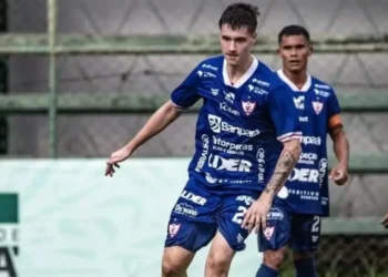 Zagueiro de 19 anos morre vítima de infarto antes de jogo no Pará