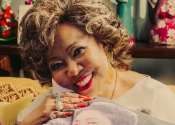 Alcione canta em coreano para divulgar k-drama da Netflix