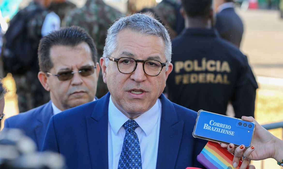 Padilha diz que governo tem compromisso para pagamento de emendas