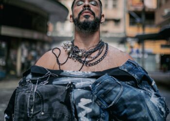 Almério faz show nos quatro anos da Casa Rosa –