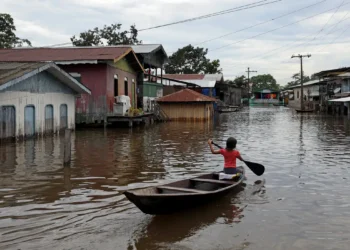 Cheias no Amazonas deixam 40 municípios em estado de emergência