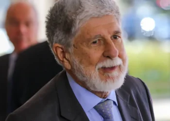 Amorim: solução deve vir de venezuelanos e não imposta pelo exterior