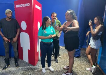 Vice-prefeita visita espaços para ambulantes e catadores: “Cuidado especial com quem trabalha no Carnaval”