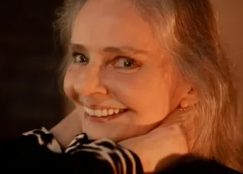 Angela Ro Ro diz que foi abandonada por produtora