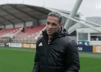 Antony e mais seis são colocados à venda pelo Manchester United, diz jornal