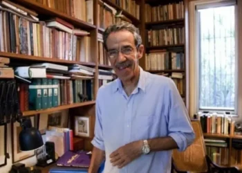 Morre poeta Armando Freitas Filho aos 84 anos