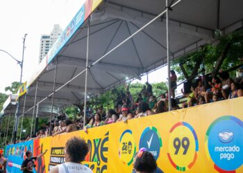 Arquibancada Social oferece conforto e visão privilegiada no Carnaval de Salvador