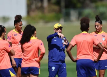 Arthur Elias admite favoritismo do Brasil na Copa América