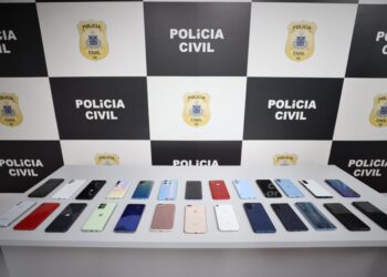 Polícia Civil devolve aos proprietários 23 celulares roubados em ônibus na capital