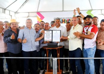 Governador assina autorização para construção de Policlínica em Remanso