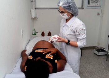 Pré-natal e teste do pezinho são oferecidos pelo SUS em Salvador