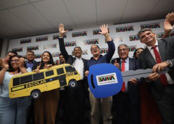 Município de São José da Vitória recebe ambulâncias, veículos para o TFD e transporte escolar do Governo do Estado
