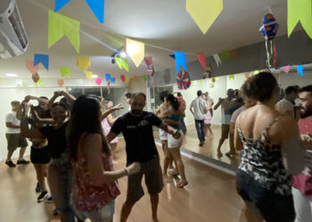 Número de interessados em aprender a dançar forró aumenta em até 70% no São João